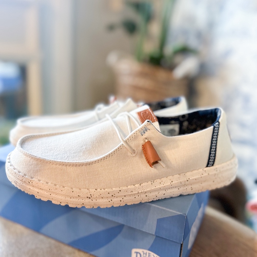 Hey Dude Wendy Washed Shoes | White | Women’s size 10 | New in Box